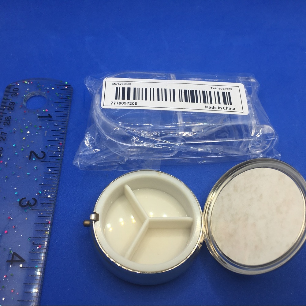 Quebec Pill Box & Pill Cutter - Picture 4 of 6